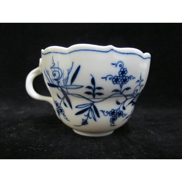 Meissen Blue Onion Porcelain Scallop Rim Coffee Cup & Saucer Set of 4 For Sale - Image 15 of 16
