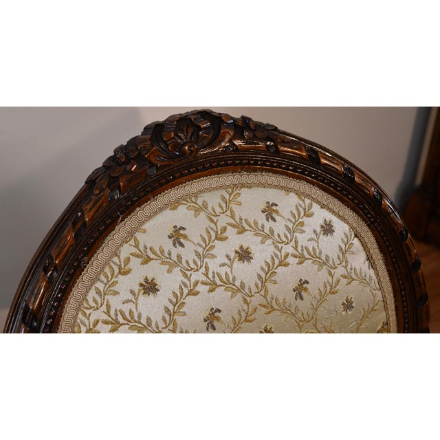 1930s French Louis XV Carved Walnut Set of 6 Dining Room Chairs / 2 Arm & 4 Side For Sale - Image 4 of 18