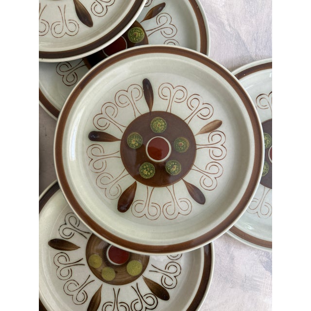 1970s Shino Stone “Marguerita” Dinner Plates 10.25” Japan Mid Century Modern Dinnerware - Set of 8 For Sale - Image 9 of 12