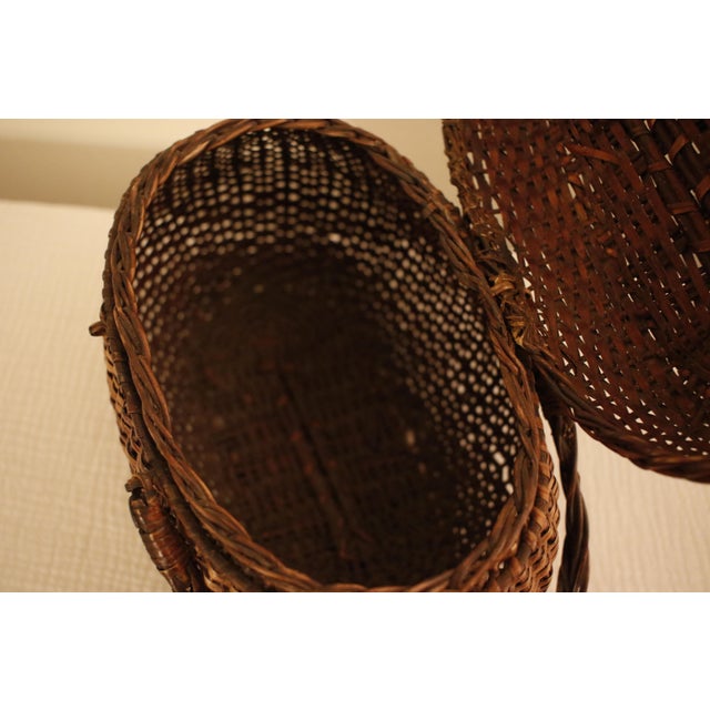 Early 20th Century Antique Amish Kavli Hand-Woven Wicker Lidded Storage Basket For Sale - Image 4 of 16