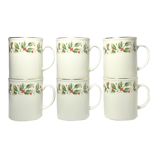 1980s Vintage Set of 6 Porcelain Gold Trim Christmas Holly Mugs For Sale