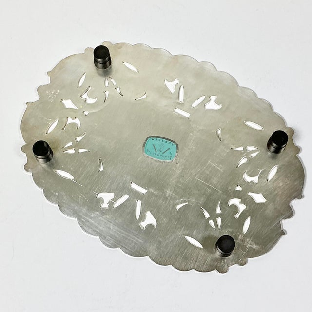 Silver Mid 20th Century Neoclassical Hollywood Regency Traditional Wallace Silverplate Trivet. For Sale - Image 8 of 9