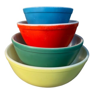 Set 4 Pyrex Mixing Bowls Primary Colors Original 1940s No Numbers Footed Bases Rolled Rims Nesting Bowls For Sale
