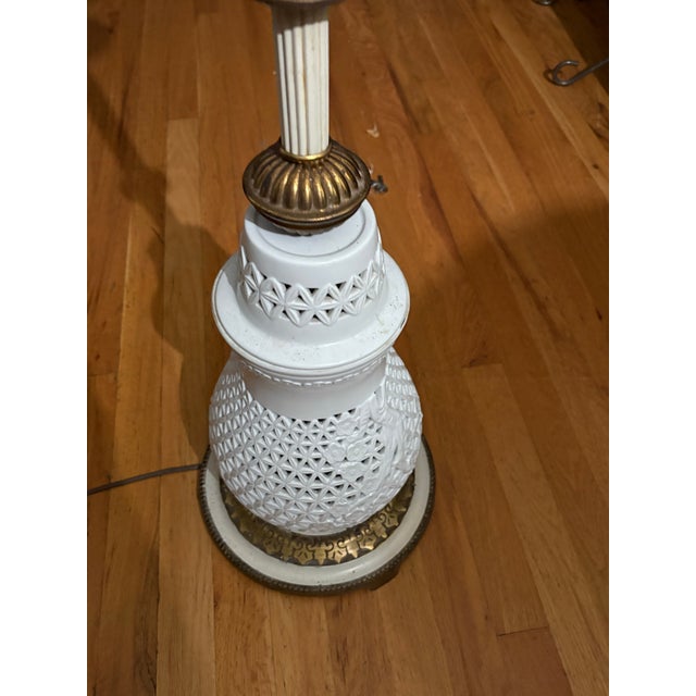 1950s Mid 20th Century Hollywood Regency Chinoiserie Reticulated Ceramic & Dual Dragon Floor Lamp For Sale - Image 5 of 12