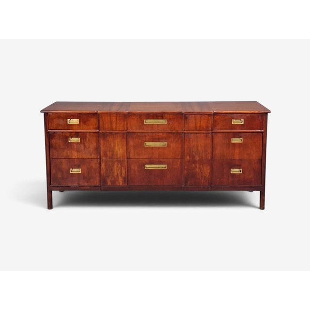 Mid-Century Modern John Widdicomb, American Modern, Nine-Drawer Dresser, Walnut, Brass, Usa, 1960s For Sale - Image 3 of 16