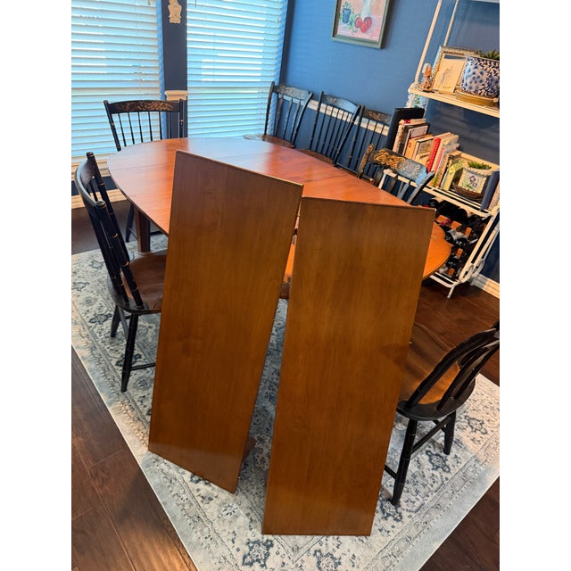 1970s L Hitchcock Cloverleaf Table and 8 Chairs and Two Leaves For Sale - Image 14 of 15