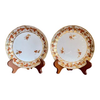 English Derby Grape Vine Pattern Porcelain Plates, Ca. 1810 - A Pair For Sale