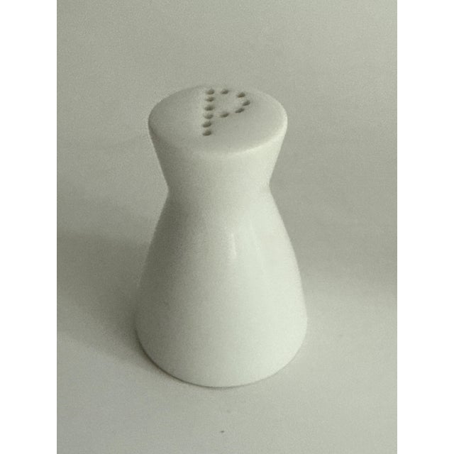 Salt and pepper shakers Series: FORM 2000 Material: Porcelain Design: Raymond Loewy Condition: Very good used condition,...