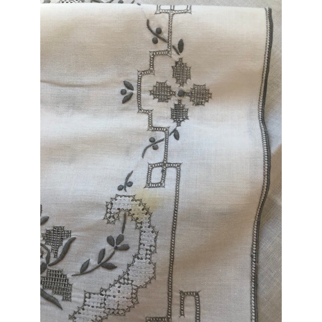Textile 1940’s Hand-Embroidered Table Runner & Placemats, 12 Pieces For Sale - Image 7 of 9