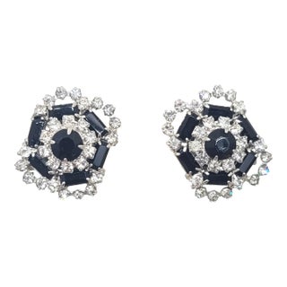 Vintage Signed Hattie Carnegie Rhodium Plated Faux-Onyx & Clear Rhinestone Clip Earrings - 2 Pieces For Sale