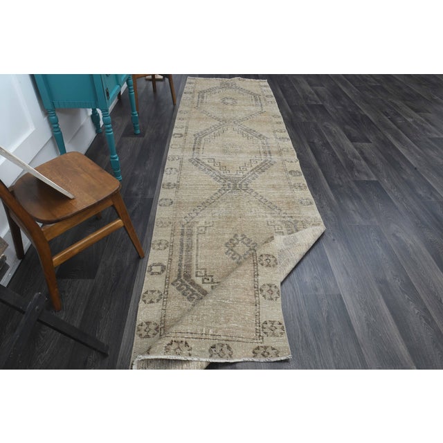 Turkish 1970s Vintage Handmade Wool Cotton Turkish Beige Area Rug For Sale - Image 3 of 10