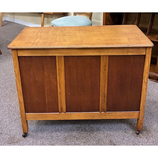 1940s Vintage Oak Lift Top Blanket Chest / Toy Chest c.1940 For Sale - Image 5 of 11