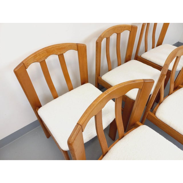 Vintage Chairs in Elm Wood and Bouclé Fabric, 1960s, Set of 6 For Sale - Image 6 of 18