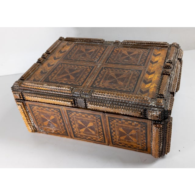 We are selling this great 19th or early 20th century Tramp Folk art box. This box has simple carved traditional tramp art...