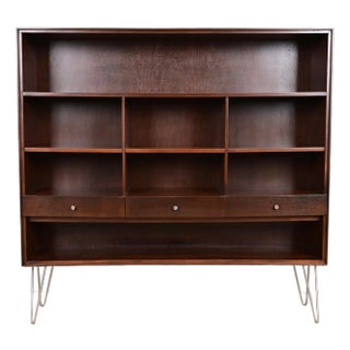 1960s Paul McCobb Mid-Century Modern Walnut Bookcase on Hairpin Legs, Newly Refinished For Sale