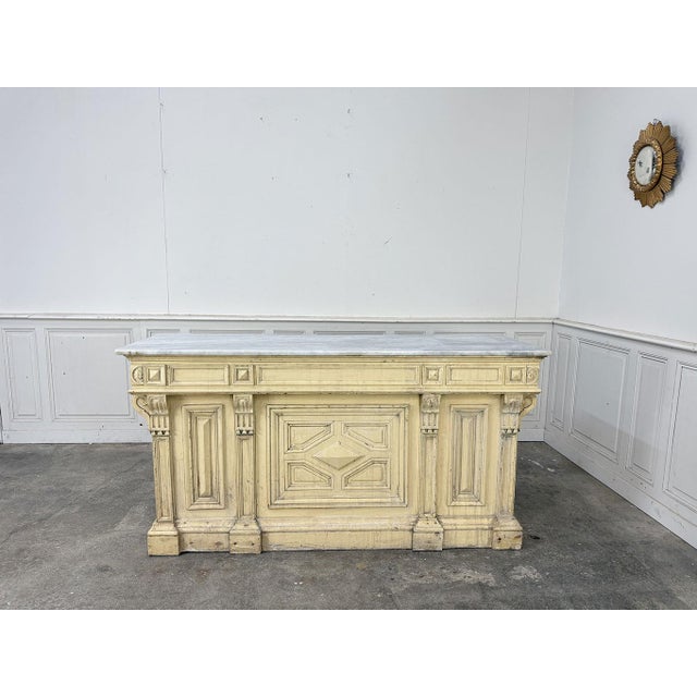 This molded counter, topped with an elegant gray marble slab, dates from the 1900s. Slender pilasters and geometric shapes...