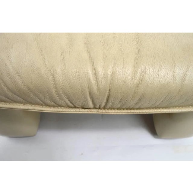 White leather ottoman probably Italian design after Magistretti. Original, clean, and ready to use condition.