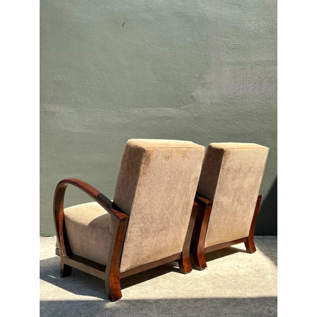 This pair of vintage Art Deco bentwood lounge chairs captures the fluid lines and sleek curves that define the era's...