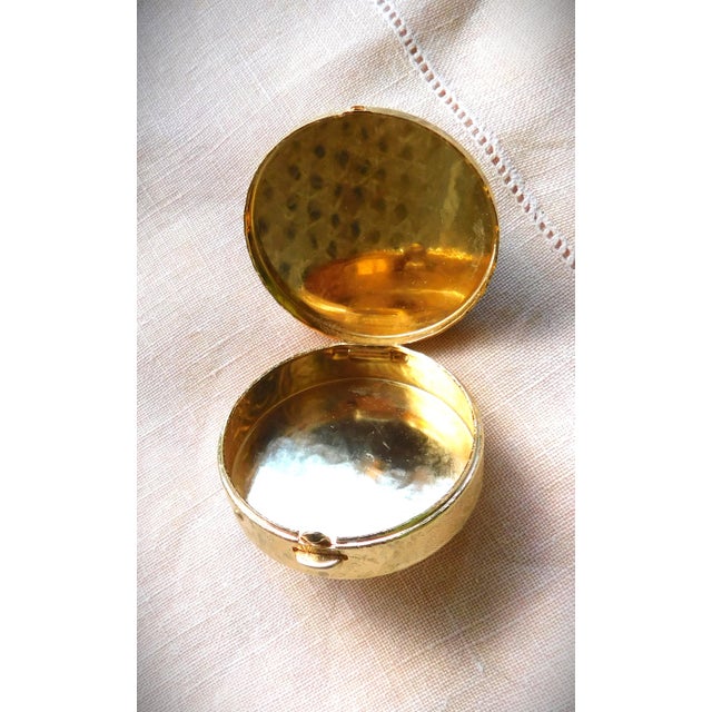 Victorian Vintage Gold Profile Cameo Pill, Trinket, Ring Box For Sale - Image 3 of 13