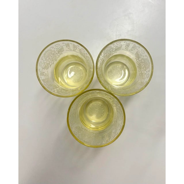 Set of 3 Florentine No.2 Yellow Flat Juice Glasses by Hazel-Atlas 1930s For Sale - Image 6 of 8