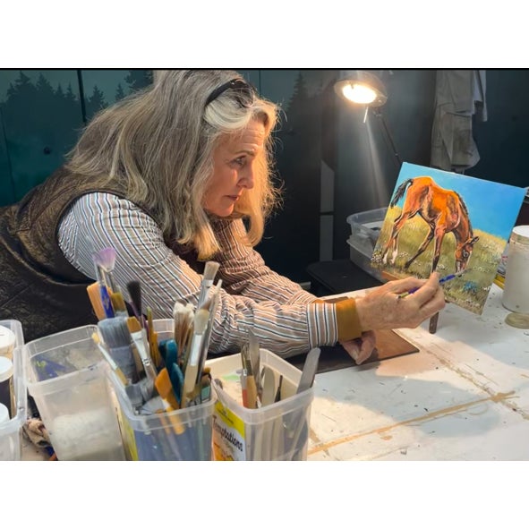 "Qué Curiosa" This inquisitive filly is exploring her new pasture, looking for treats and treasures. This box is great...