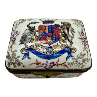 19th Century Edmé Samson Paris Porcelain Armorial Trinket Box — Chinese Export Style For Sale