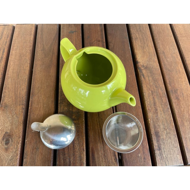2010s Contemporary Japan Bee House 15oz Round Apple Green Teapot With Metal Lid & Infuser For Sale - Image 5 of 6