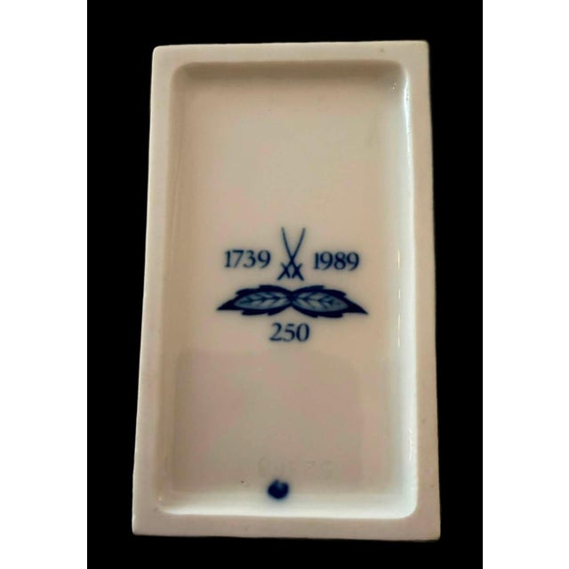 Onion Pattern Tea Caddy from Meissen Porcelain, 1980s For Sale - Image 3 of 4