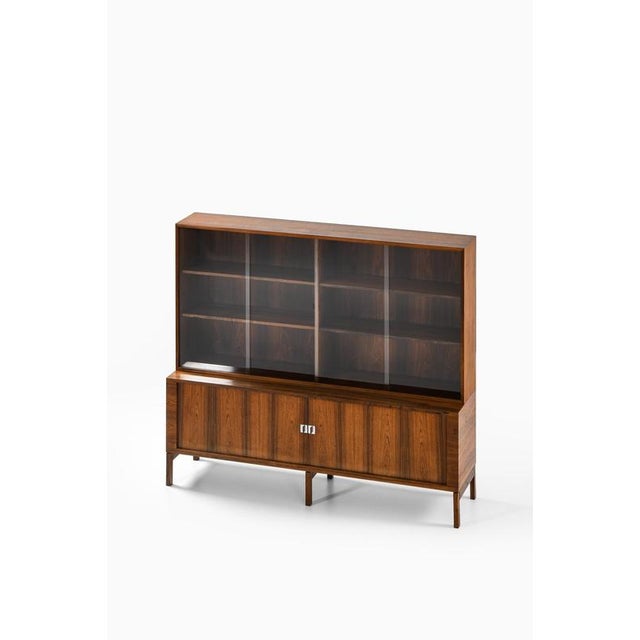 Brown Sideboard with Display Cabinet in Rosewood and Glass from Hans Wegner, 1965 For Sale - Image 8 of 12