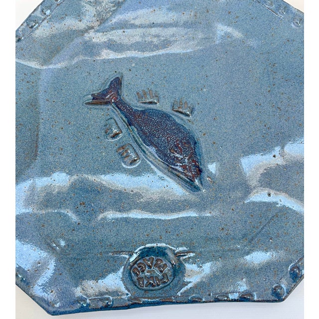 Large Studio Folk Art Pottery Lorna Smith Pike Place Signed Blue Decorative Fish Plate For Sale In Boston - Image 6 of 6