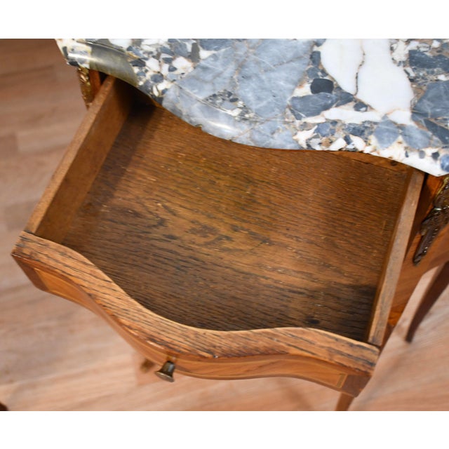 1910 Pair French Louis XV Walnut Satinwood & Marble Bedside Tables Nightstands For Sale - Image 11 of 13