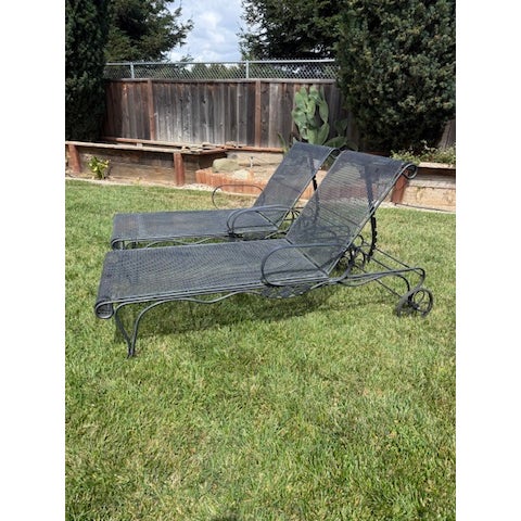 Russell Woodard Vintage Russell Woodard–Attributed Wrought Iron Floral Chaise Lounges — Pair — C. 1960s For Sale - Image 4 of 12