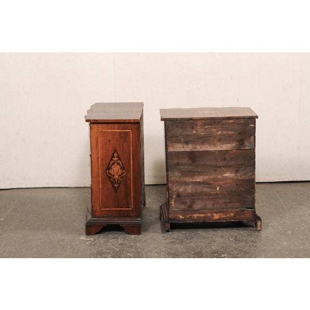 Italian 19th Century Pair of Italian Petite Serpentine Commodini, For Sale - Image 3 of 12