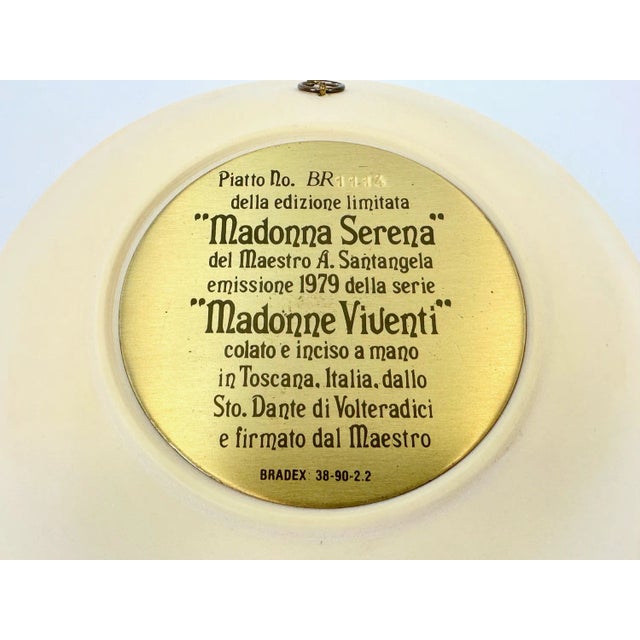 Italian Hand-Carved Alabaster Wall Plate Madonna Serena by A. Santangela for Studio Dante Di Volteradici, 1979 For Sale - Image 6 of 10