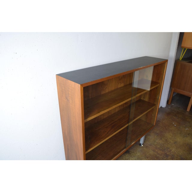 1960s Display Bookcase in Walnut, 1960s For Sale - Image 5 of 7