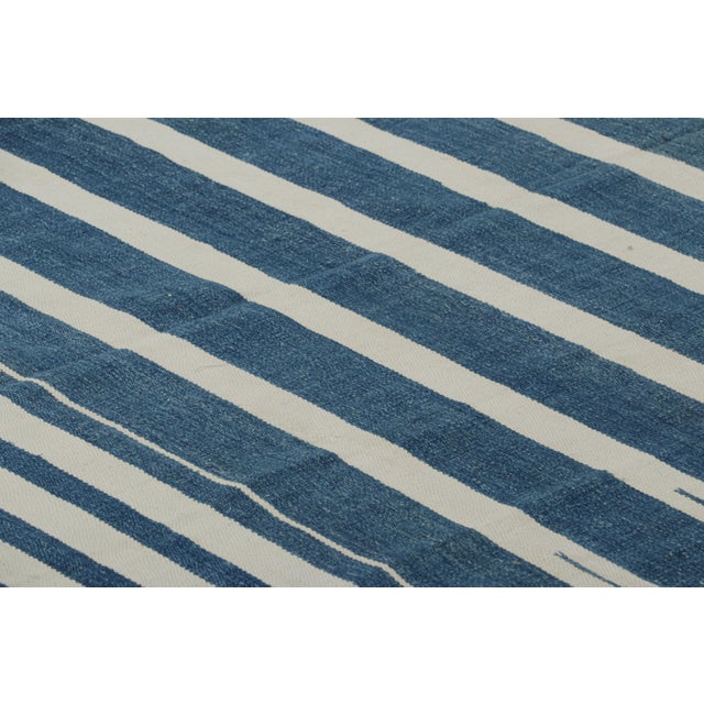 This contemporary 5x7 Dhurrie flat weave is an exciting new entry in Rug & Kilim’s esteemed custom-capable collection....