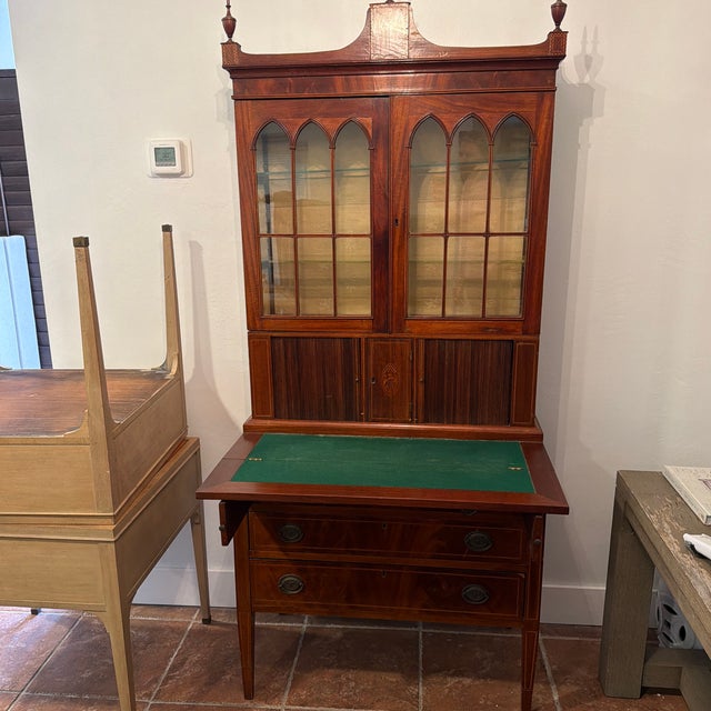 19th Century Massachusetts Federal Hepplewhite Secretary With Bookcase in Mahogany For Sale - Image 4 of 12