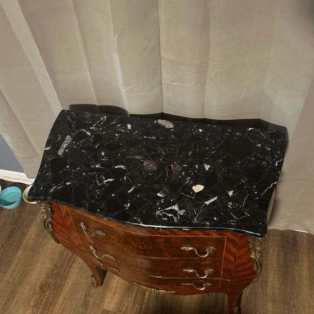 Louis XV French Style 19th Century Bombe Chest For Sale - Image 4 of 12