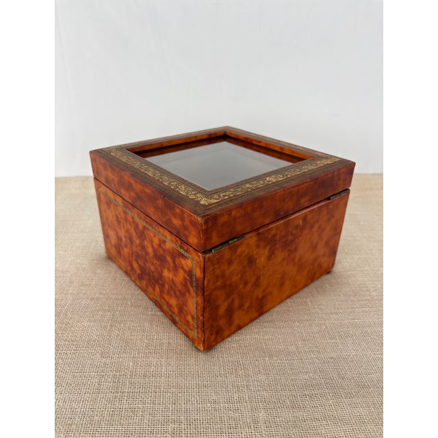 Traditional Vintage Italian Florentine Gold Embossed Leather Wrapped Jewelry Box With Key For Sale - Image 3 of 12