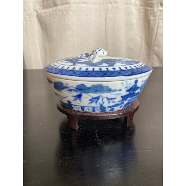 Ceramic Vintage Blue and White Chinese Export Ceramic Box For Sale - Image 7 of 8