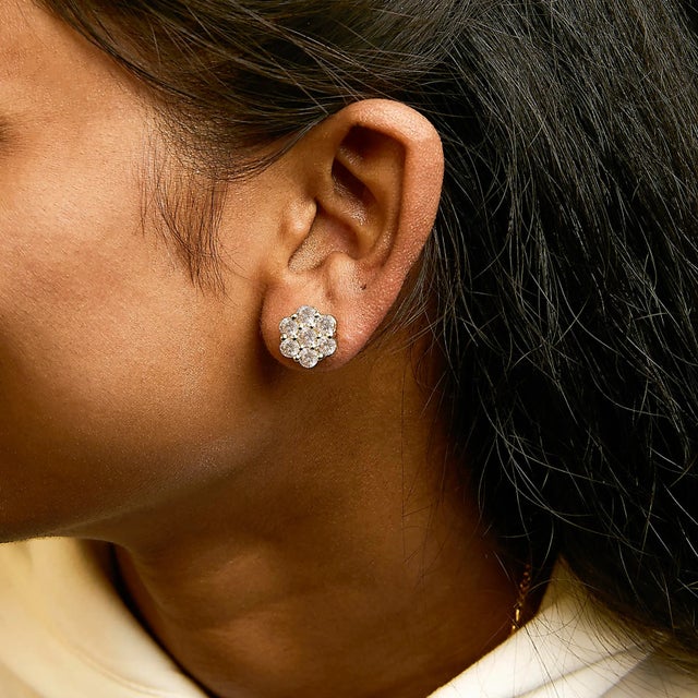 Haus of Brilliance 14K Yellow Gold 3.0 Cttw Diamond Floral Cluster Stud Earring For Sale - Image 4 of 5