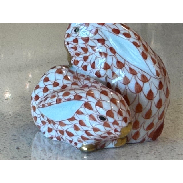 1900 - 1909 Classic Red Rust Fishnet Pattern Herend Hand Painted Nestled Bunny Rabbits W/ 22k Gold Accents For Sale - Image 5 of 11