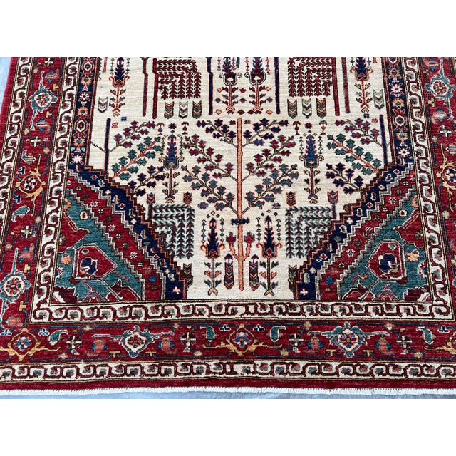 Hand‑Knotted Afghan Serapi Tree of Life Rug 5'11"×8'11" – Cream Field & Red Niche Floral Design For Sale - Image 10 of 12