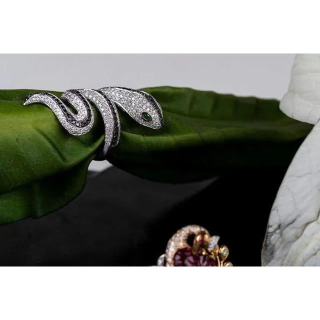 White 18k Gold Nature-Inspired Black & White Diamond Snake Cocktail Ring Size 7 For Sale - Image 8 of 16