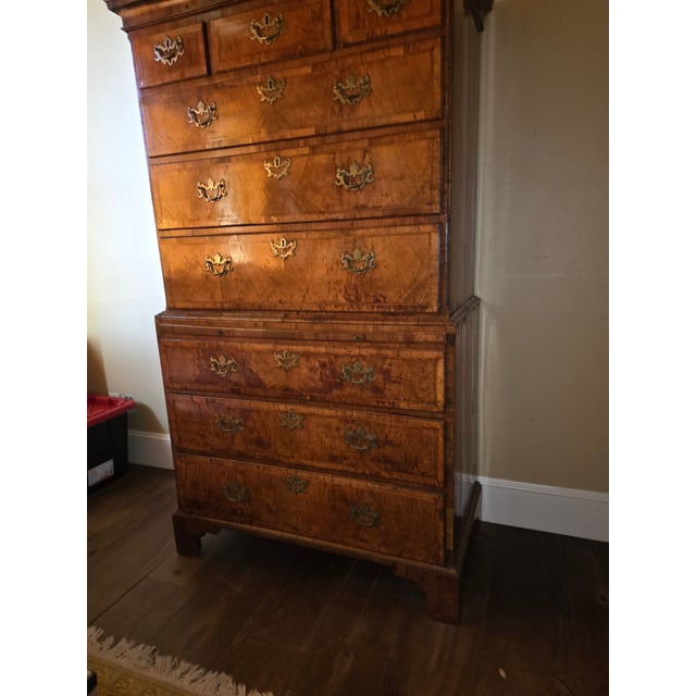 Early 18th Century Burr Walnut Chest on Chest From Duke of Dorset Walmer Castle For Sale - Image 14 of 15