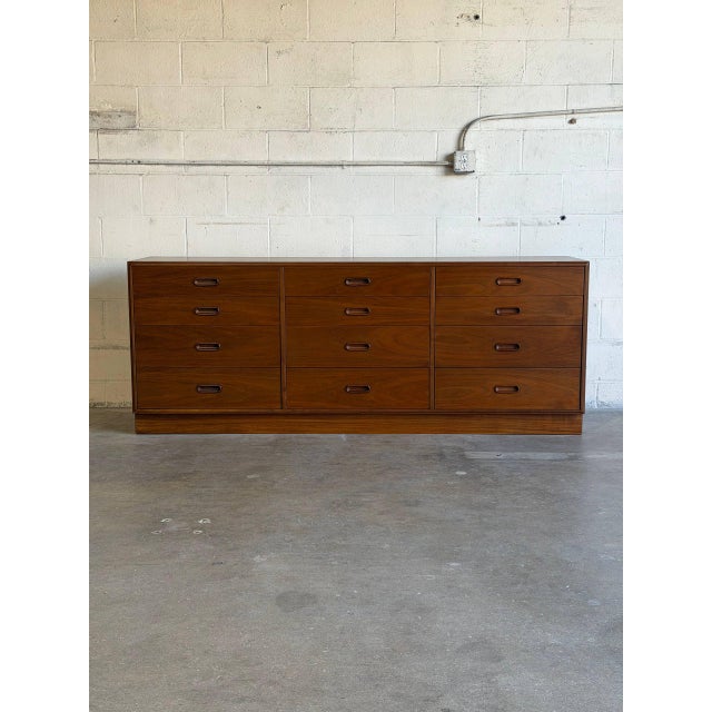 Brown In Style of Jack Cartwright for Founders Furniture Walnut Lowboy 12-Drawer Dresser Mid-Century Modern For Sale - Image 8 of 11
