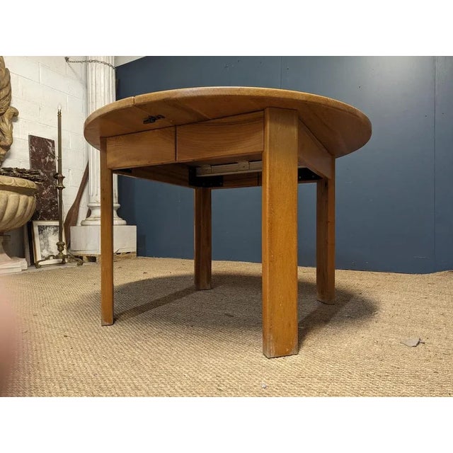 Vintage Elm Dining Table, in Very Good conditions. Designed 1980 to 1989