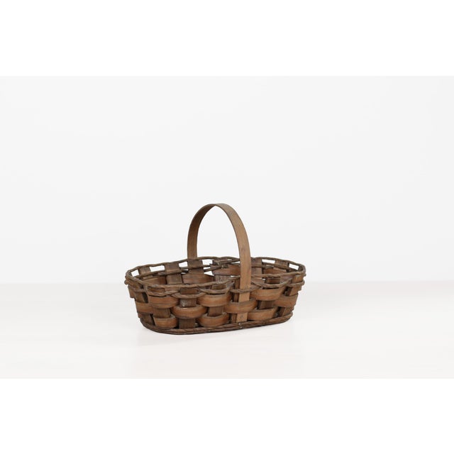 American Handwoven Oval Splint Gathering Basket With Hard Wood Base For Sale - Image 3 of 13