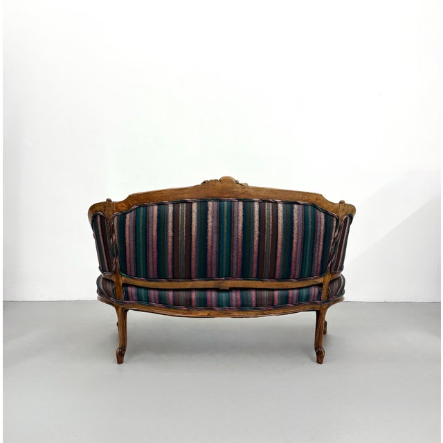 French Vintage Louis XV Style Carved Wood Settee For Sale - Image 3 of 7