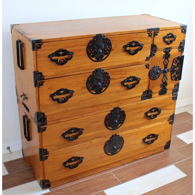 Antique Japanese Matsumoto Tansu Chest on Chest - Meiji Period Keyaki Wood | Rare Kasane Tansu For Sale - Image 4 of 16